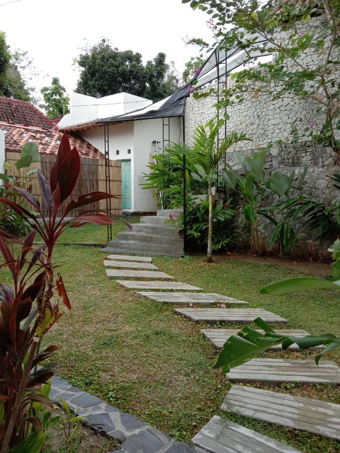 Sunmoonstarvillas Yogyakarta Jarakan Esterno foto